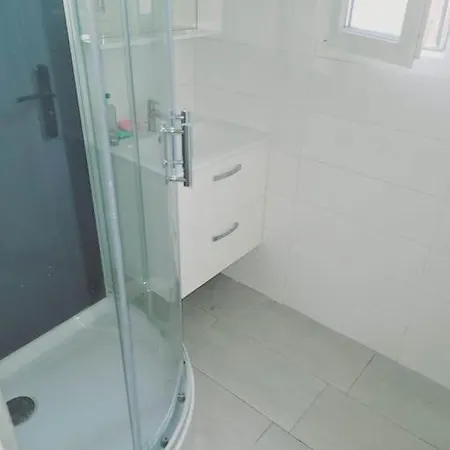 Logement Entier Refait A Neuf *